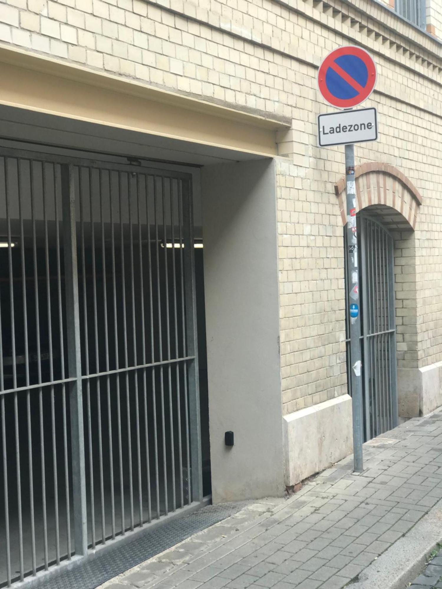 Moderne Galeriewohnung Mit Balkon Und Stellplatz Am Wenigemarkt Erfurt Luaran gambar