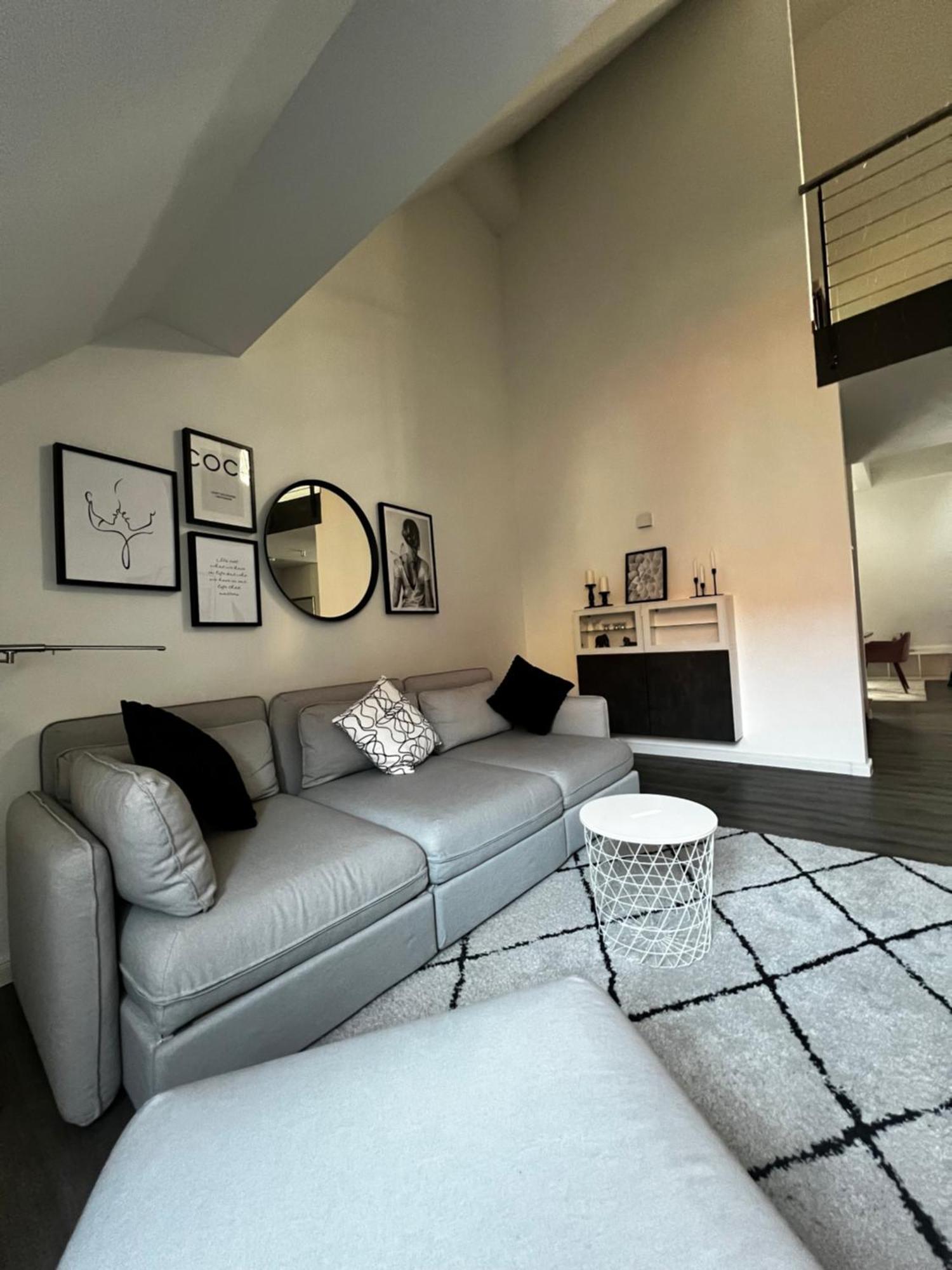 Moderne Galeriewohnung Mit Balkon Und Stellplatz Am Wenigemarkt Erfurt Luaran gambar