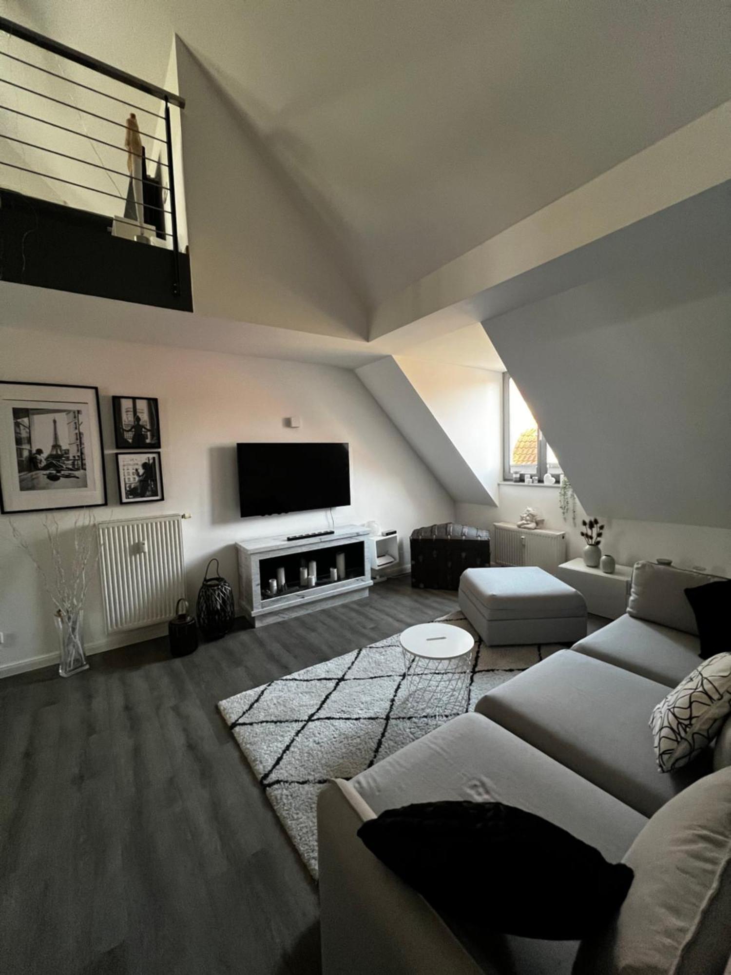 Moderne Galeriewohnung Mit Balkon Und Stellplatz Am Wenigemarkt Erfurt Luaran gambar