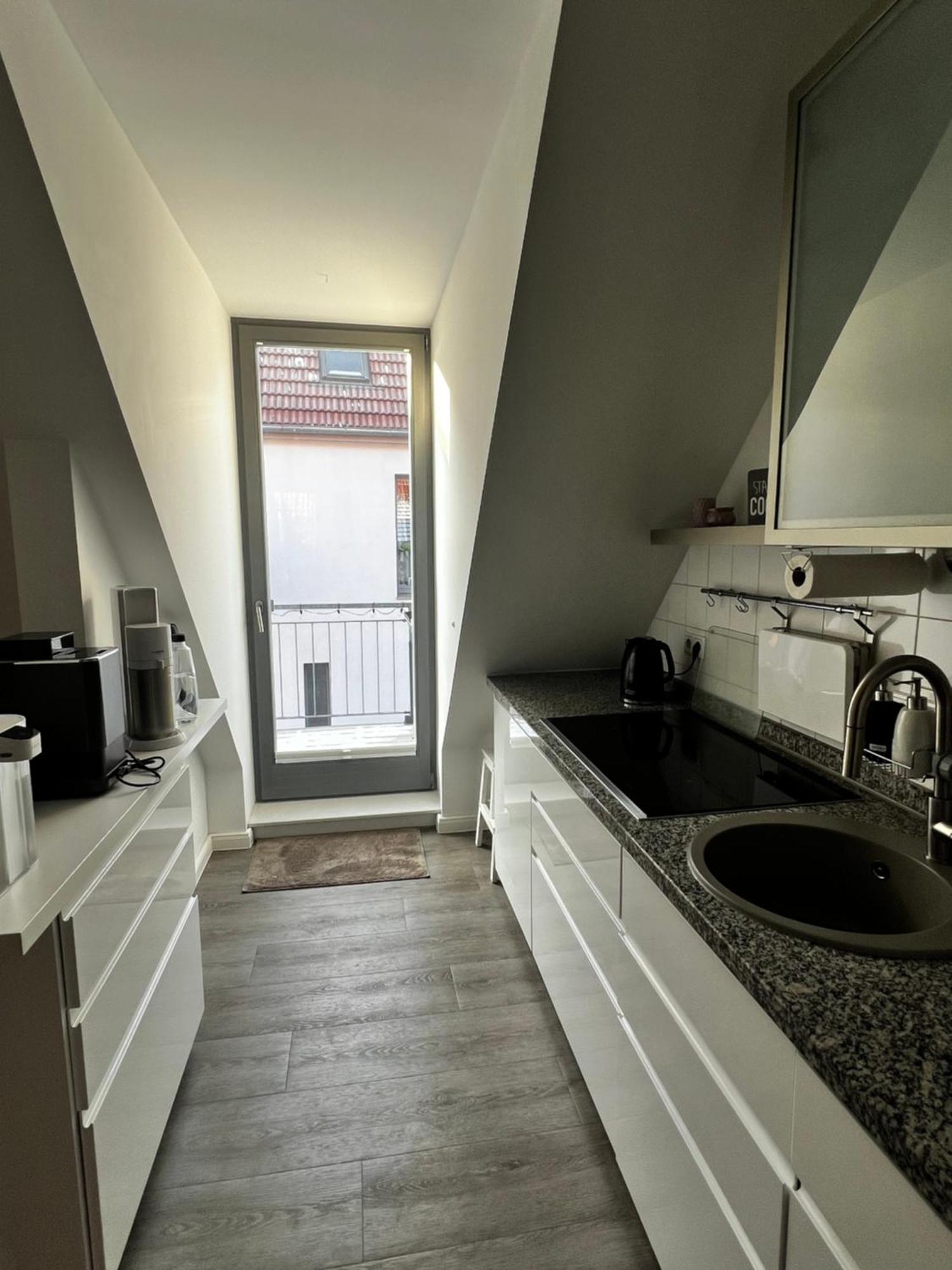Moderne Galeriewohnung Mit Balkon Und Stellplatz Am Wenigemarkt Erfurt Luaran gambar