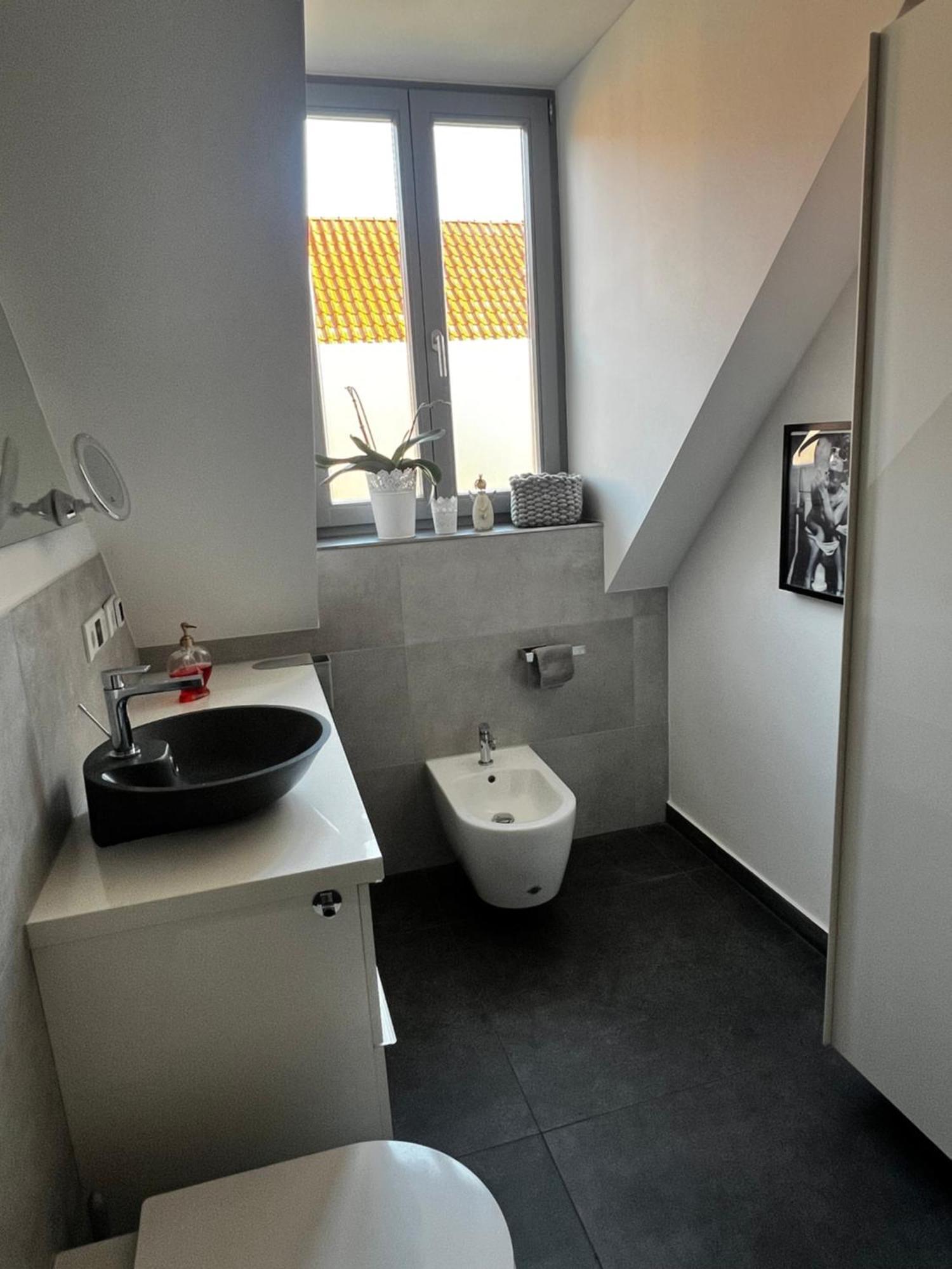 Moderne Galeriewohnung Mit Balkon Und Stellplatz Am Wenigemarkt Erfurt Luaran gambar