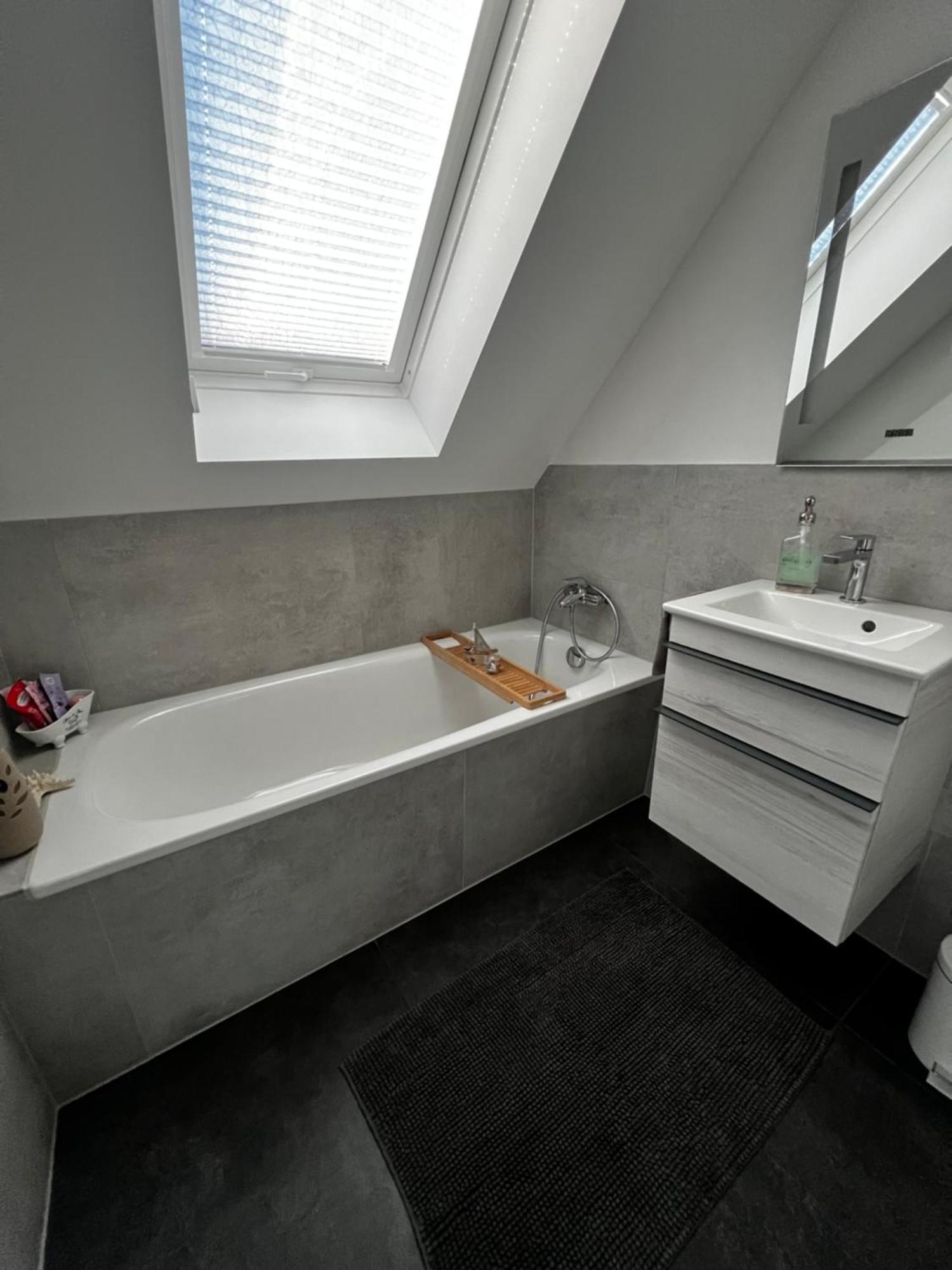 Moderne Galeriewohnung Mit Balkon Und Stellplatz Am Wenigemarkt Erfurt Luaran gambar